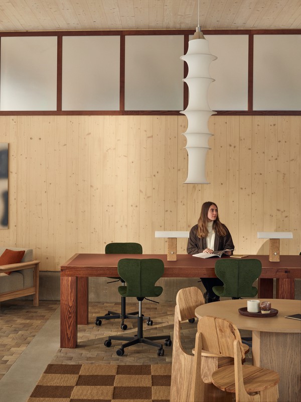 The Black & White Building 4