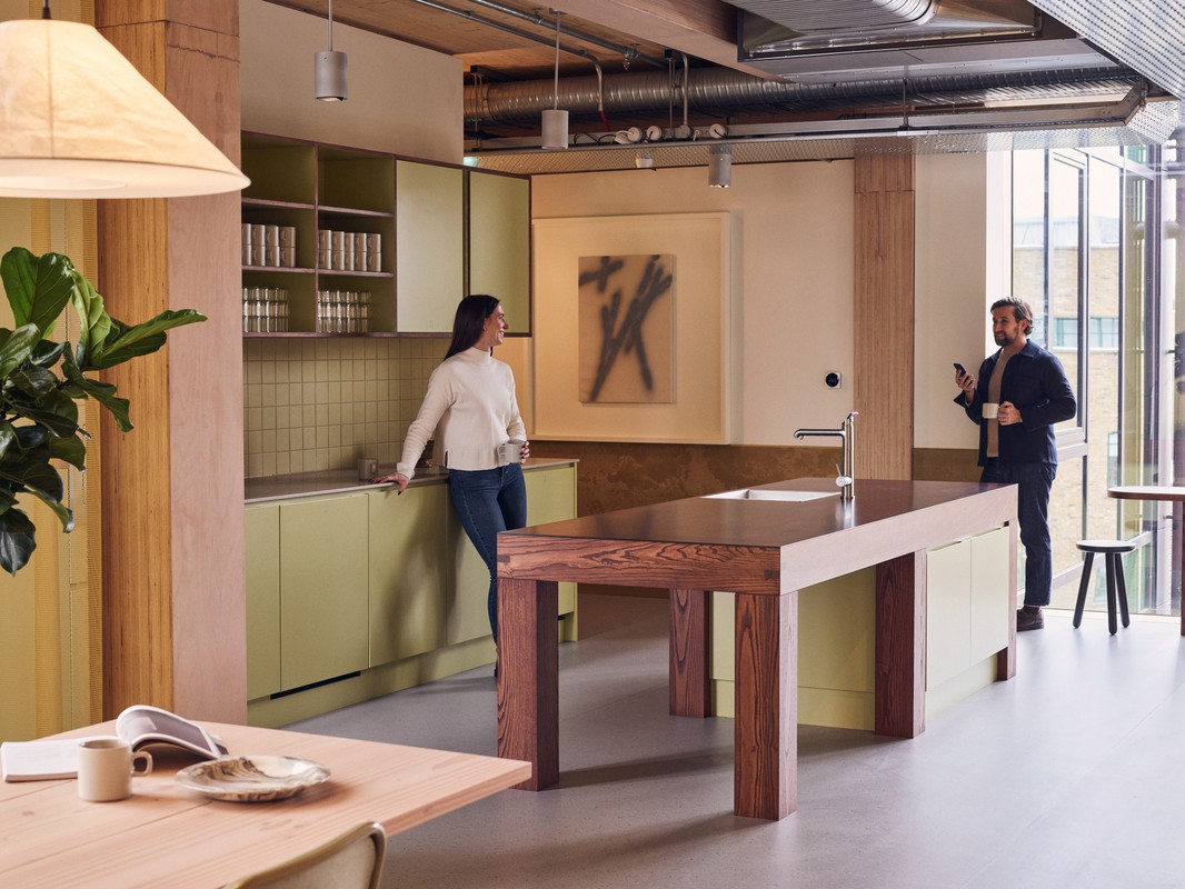 The Black & White Building 7